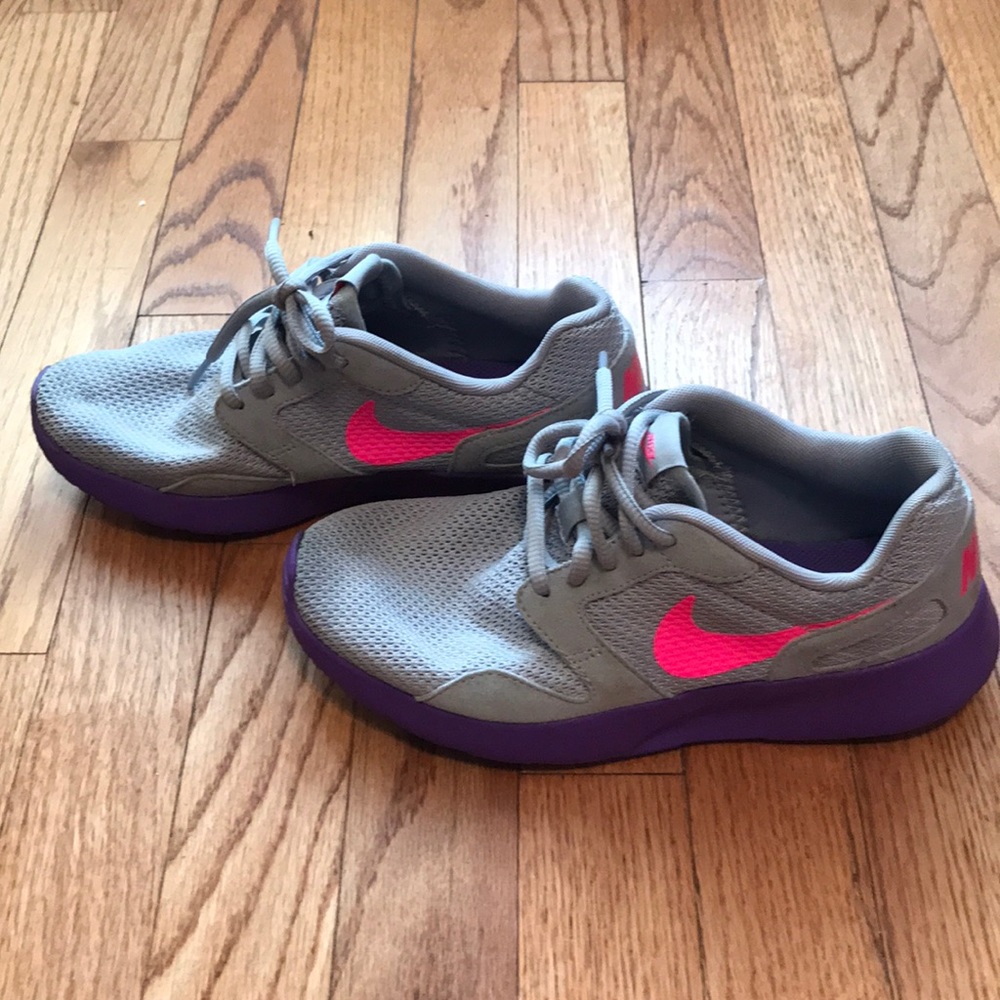 Practically New Nike Sneakers- size 5.5